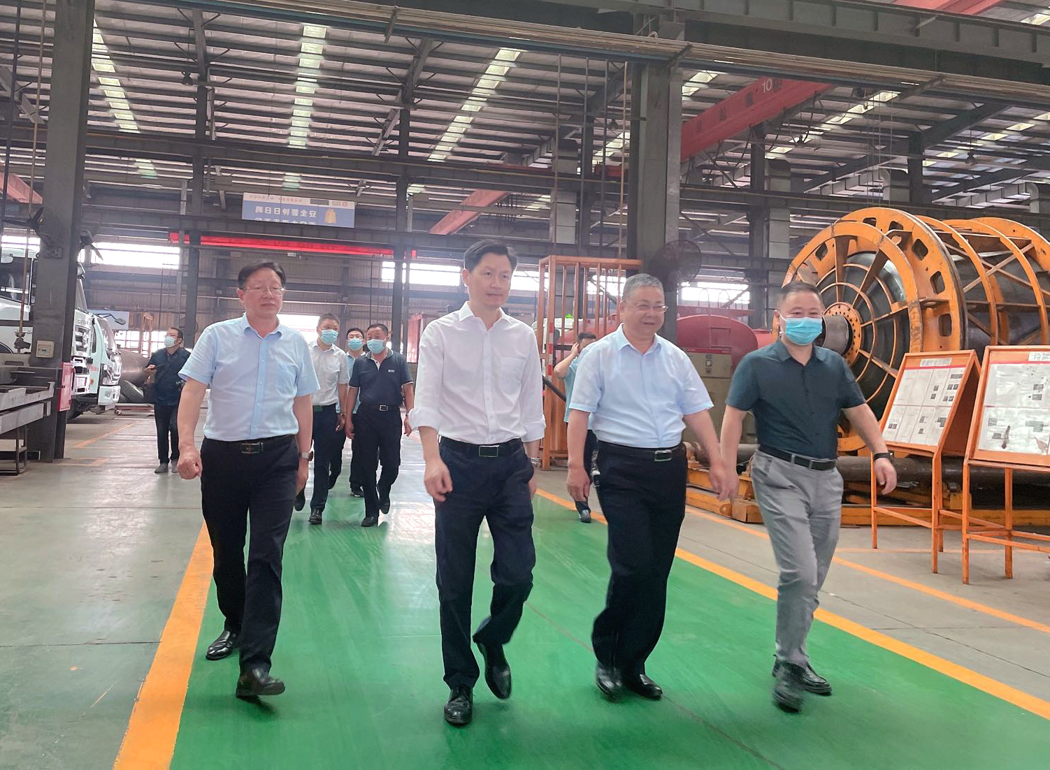 市委常委、常務(wù)副市長甘國棟一行蒞臨楚勝汽車集團調(diào)研